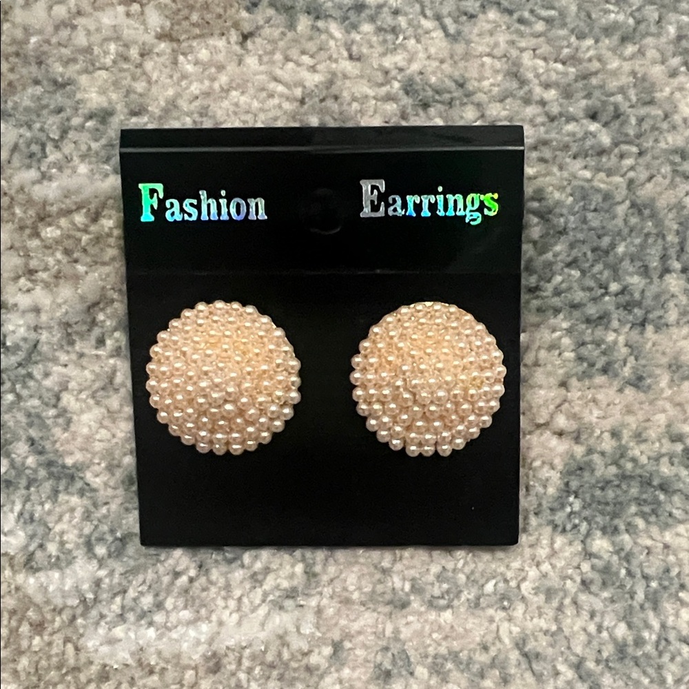 ‼️ Pearl Stud Earrings ‼️